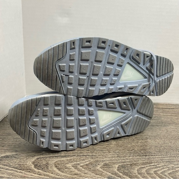 Nike Air Women’s Light Blue Air Max Sneakers. Running. Size 11. Pre-owned. - Picture 8 of 8